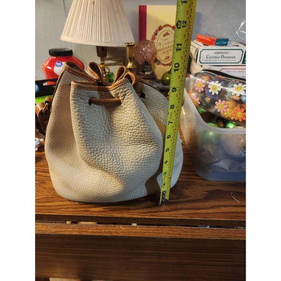 Vintage Dooney &‎ Bourke Leather Drawstring Bucket Bag White & Tan Trim 1980s - Picture 9 of 13